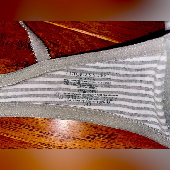 NWOT grey/white striped w shimmery silver body by Victoria secret lined Demi bra - Picture 12 of 16